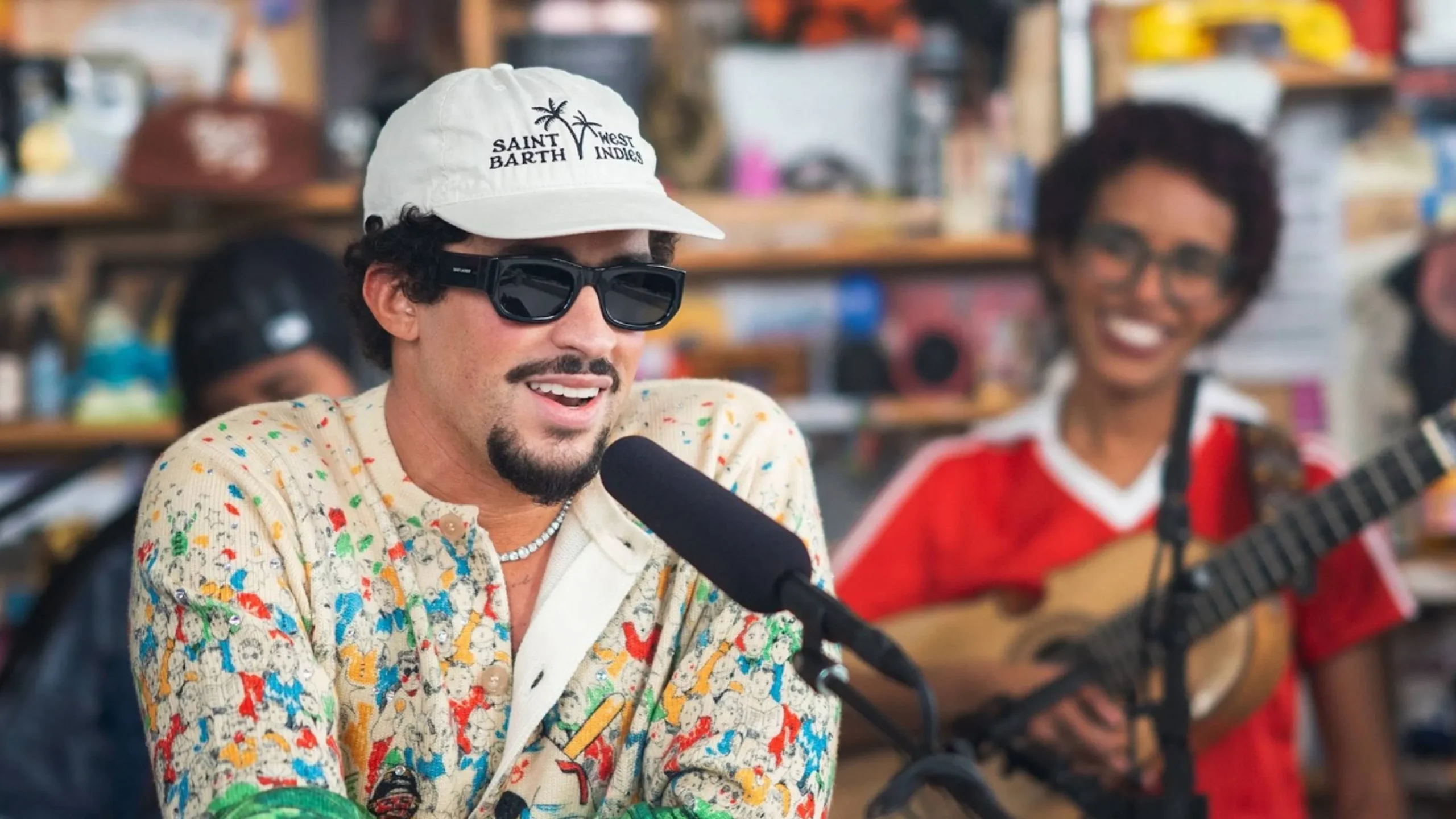 En este momento estás viendo Bad Bunny en Tiny Desk: ¿El único lugar donde no baila?